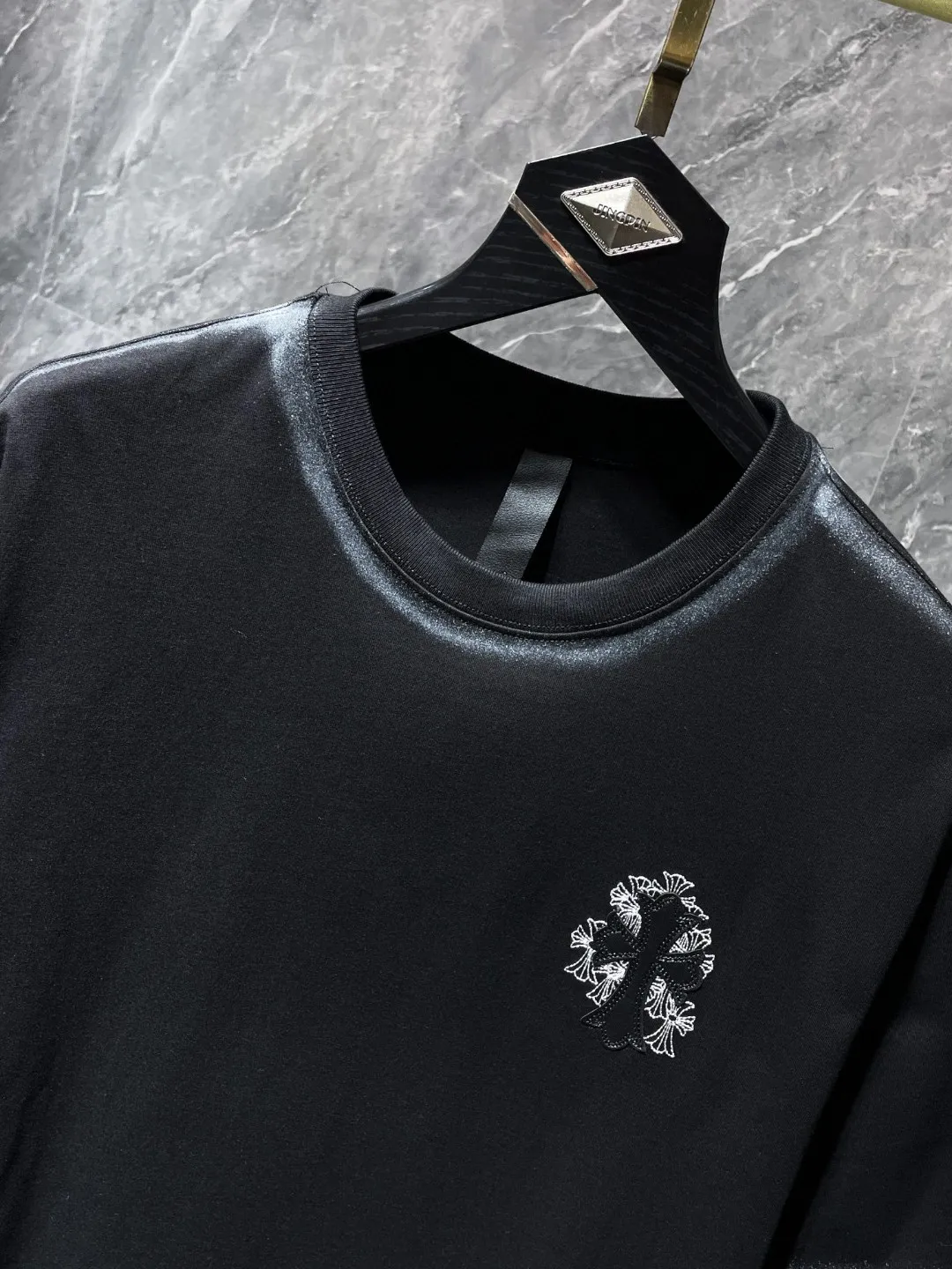 P170 New for summer Chrome Hearts 25ss High-weight, environmentally friendly and high-quality top-quality fabric 280g Cro cross leather spray-painted short sleeves High version embroidery ➕ leather version Counter synchronization Re-engraved version 1:1 Recommended colors: Gray Black Size: S, M, L, XL